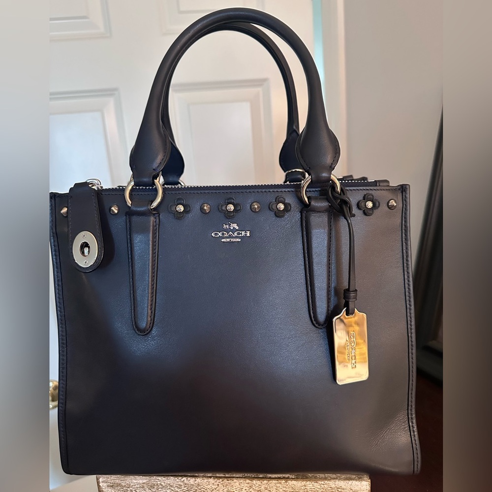 Authentic Coach, Medium-Sized, Dark Navy Leather handbag